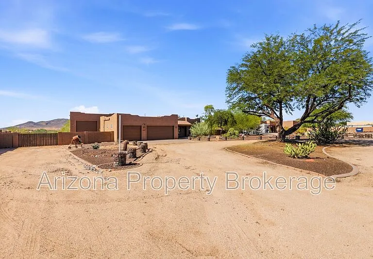 1933 W Tanya Trl — Photo 3