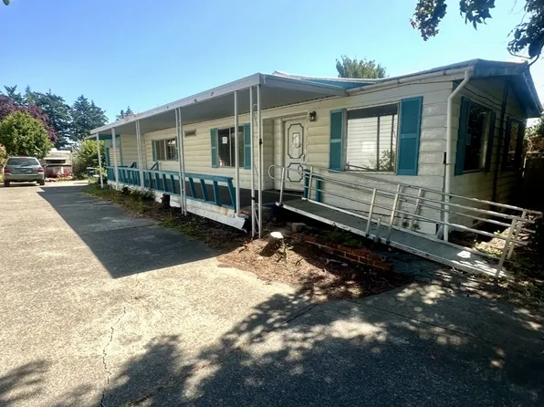 97922 Lively Ln, Brookings, OR 97415