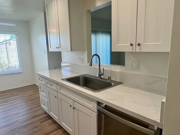 Sunrise Apartments — Photo 9