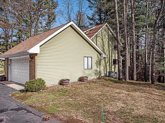 3rd image of 720 Charlemagne Blvd