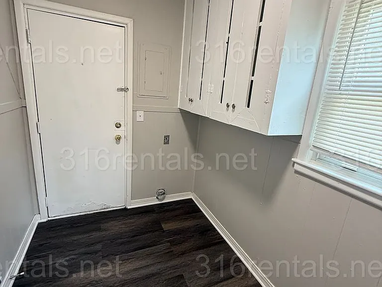 2943 S Volutsia Ave — Photo 14