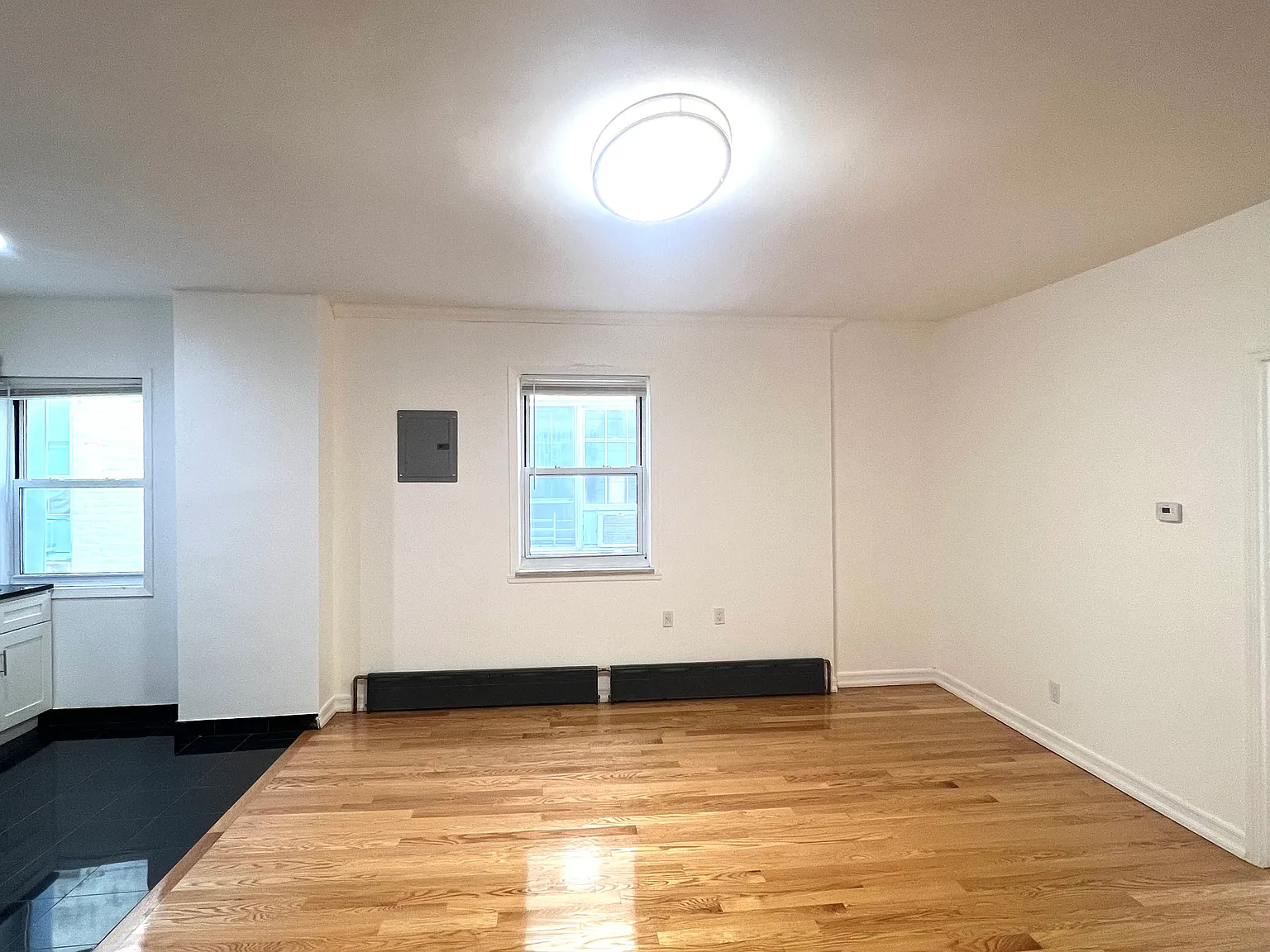 3 bed, 1100 sqft, $3,200 — Photo 2