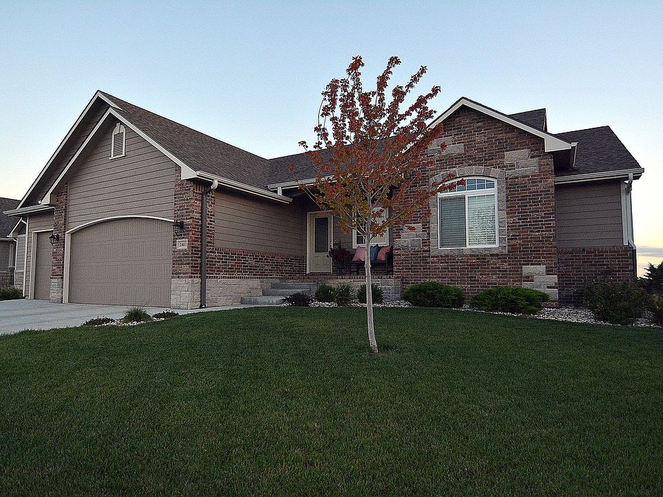 1st image of 2401 Bellerive Cir
