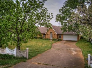401 Susan Dr, Kennedale, TX 76060