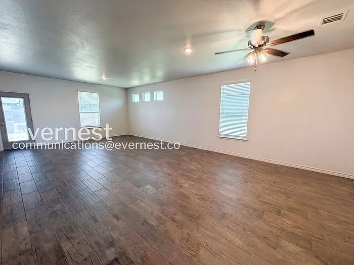 8511 Glade Dr — Photo 6