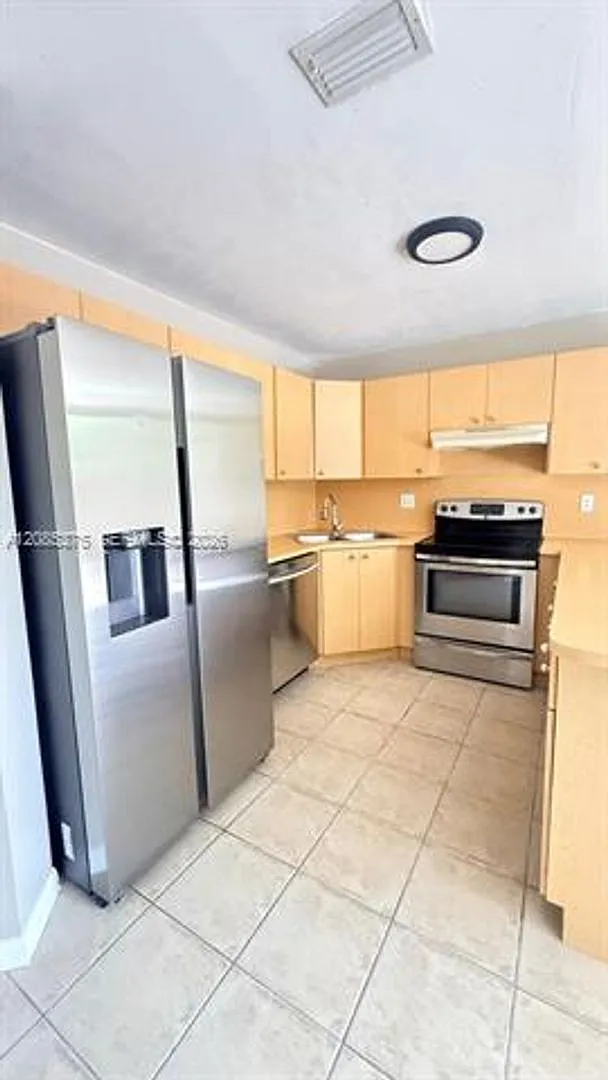 16042 SW 86th Ln th 16042, Miami, FL 33193 — Photo 1