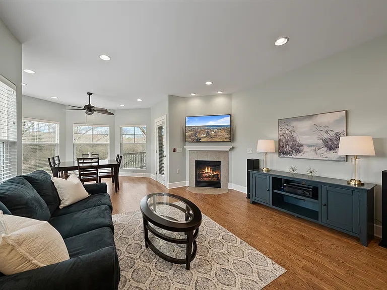 501 Abbey Ridge Ct — Photo 4