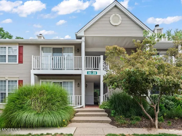 35 Beaumont Ct, Tinton Falls, NJ 07724