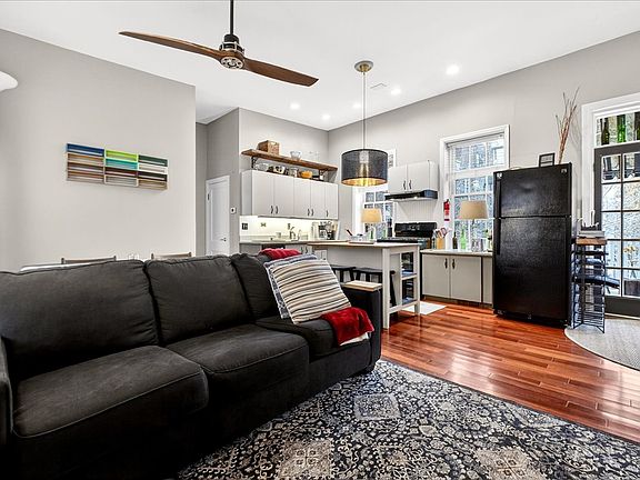 3rd image of 1010 Allen Ave #1R