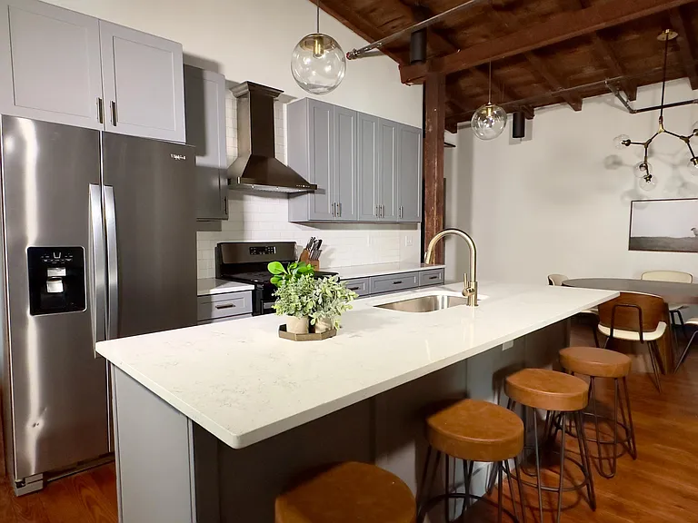 437 W Grant St #302 — Photo 4