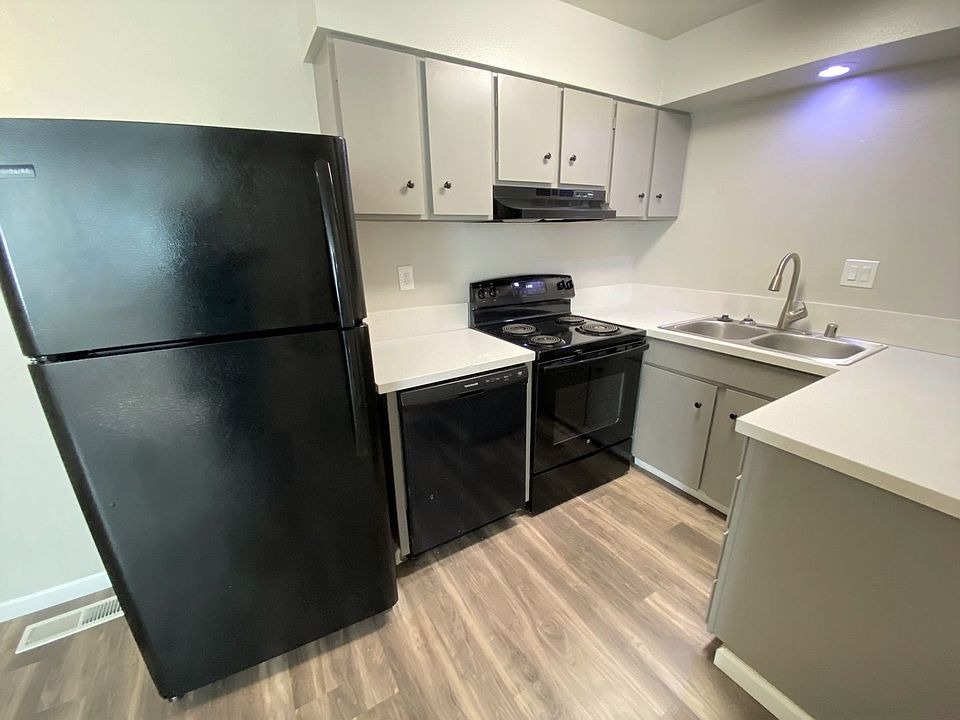 1st image of 1565 W 6th St #130