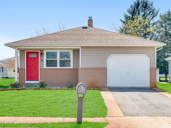 6 Corinth Place, Toms River, NJ 08757