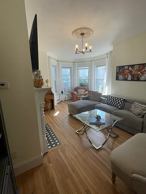 2 bed, 880 sqft, $3,000 — Photo 2