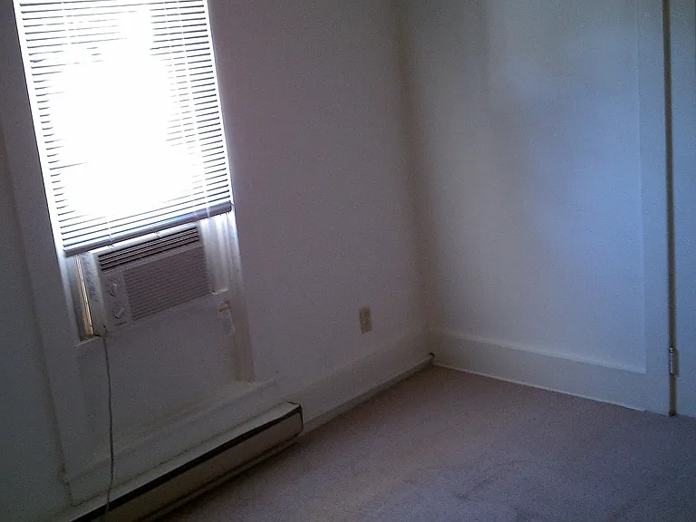 402 W Clark St — Photo 20