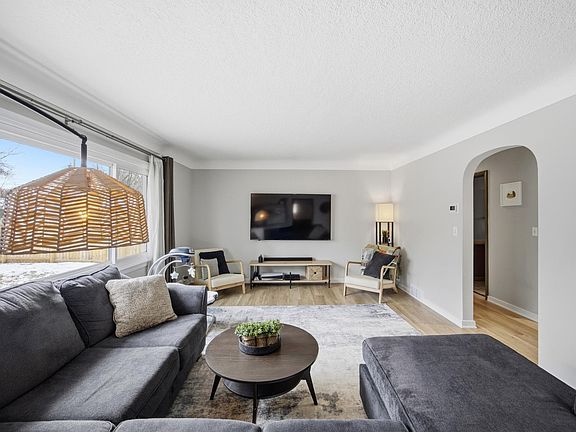 5th image of 1010 River Dr