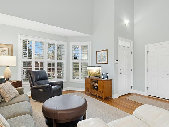 4th image of 4701 Shady Greens Dr