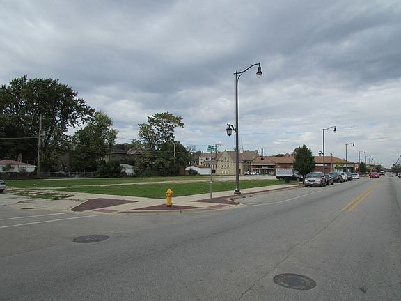 2nd image of 802 S 5th Ave