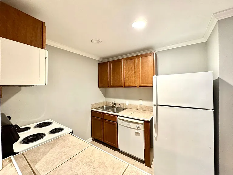 3101 Highland Rd #110 — Photo 4