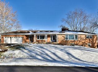 3S053 Blackcherry Ln, Glen Ellyn, IL 60137