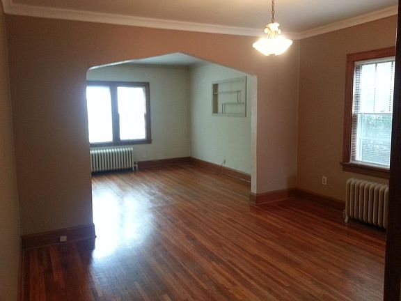 4th image of 2100 Saint Clair Ave #1
