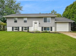 6601 Arbor Ln NE, Cedar Rapids, IA 52402