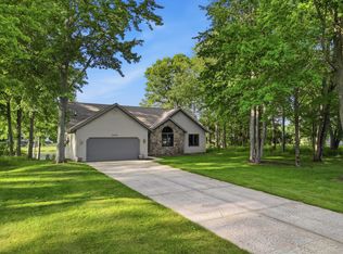 8946 Edgewater Dr, Stanwood, MI 49346