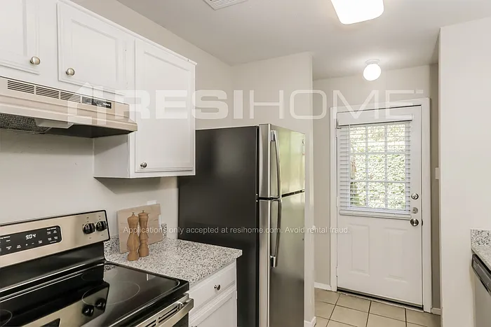 Building Photo - 2213 Salerno Dr