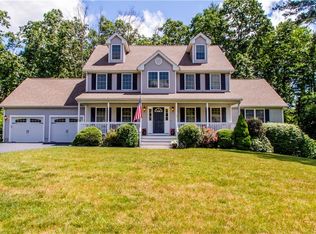 35 Ledge Wood Ln, Pascoag, RI 02859
