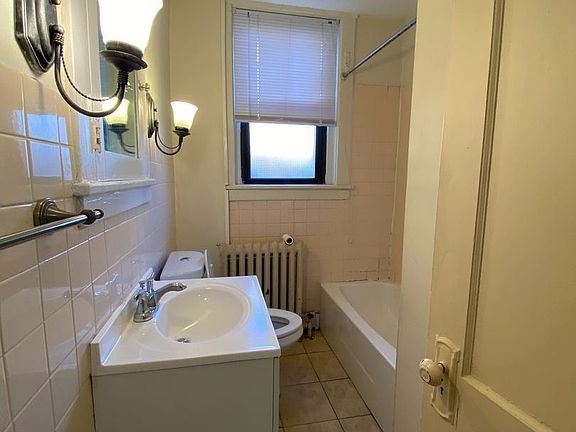 4th image of 1431 Potomac Ave #A