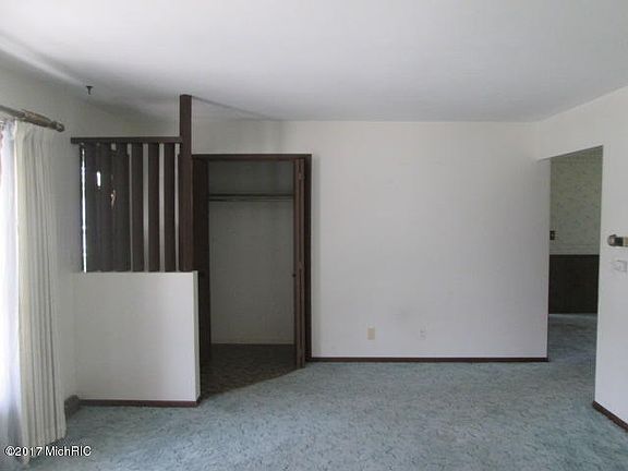 4th image of 1383 Gentian Dr SE