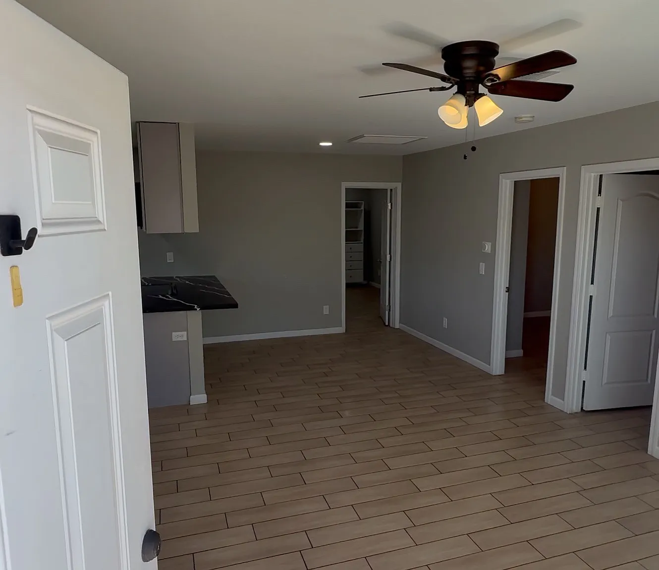 1410 W Pepper Pl — Photo 3