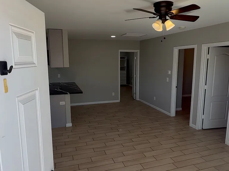 1410 W Pepper Pl #B — Photo 3