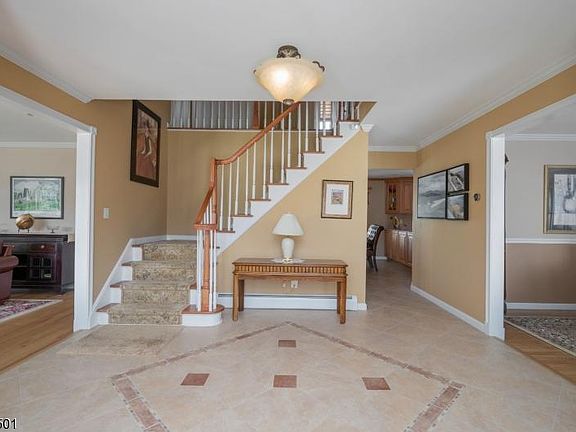 3rd image of 42 Avalon Dr