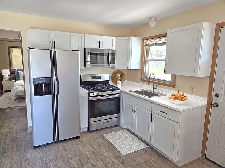 1341 Sherburne Ave — Photo 3