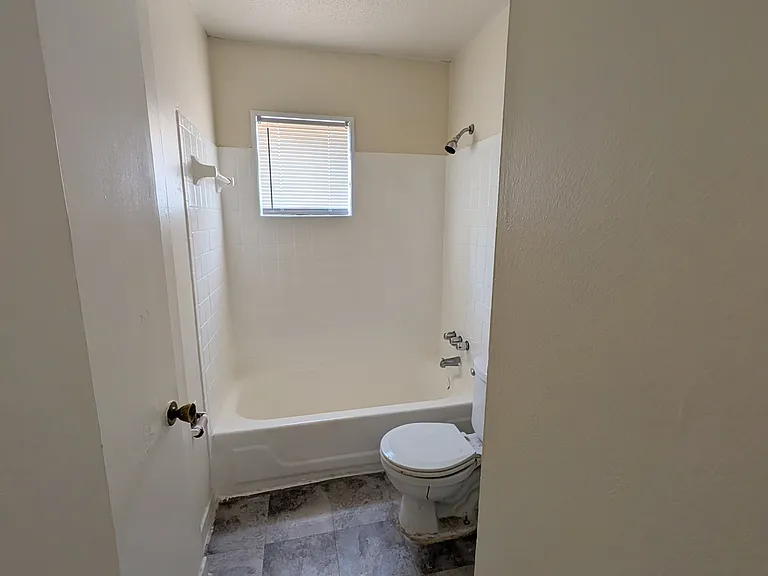2012 Avenue H #C — Photo 10