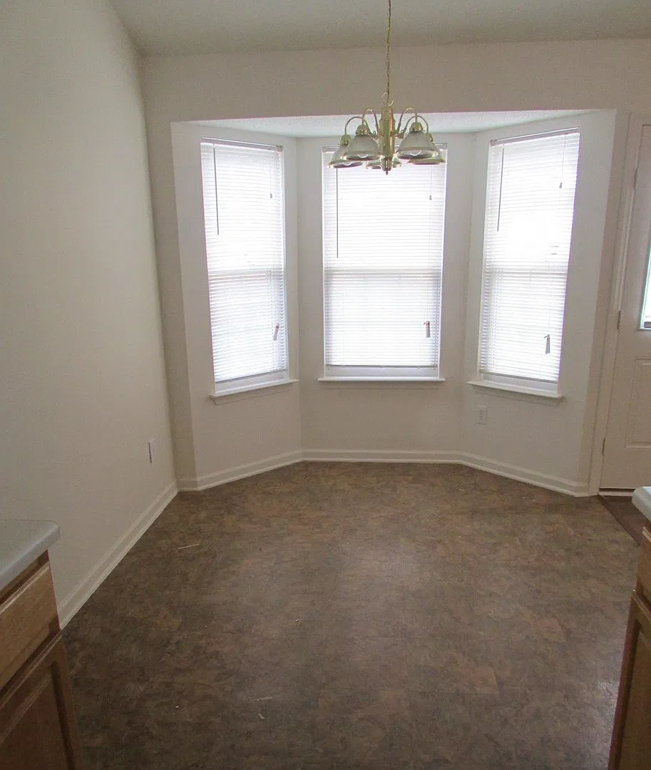 Available Now ! 3BR 2BA Home With Vaulted Ceilings — Photo 4