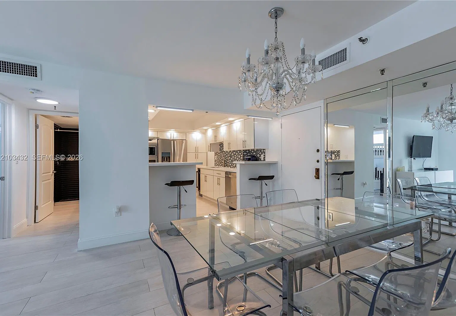 1621 Collins Ave — Photo 3