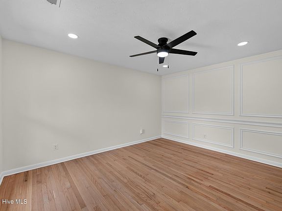 4th image of 300 Walnut Drive