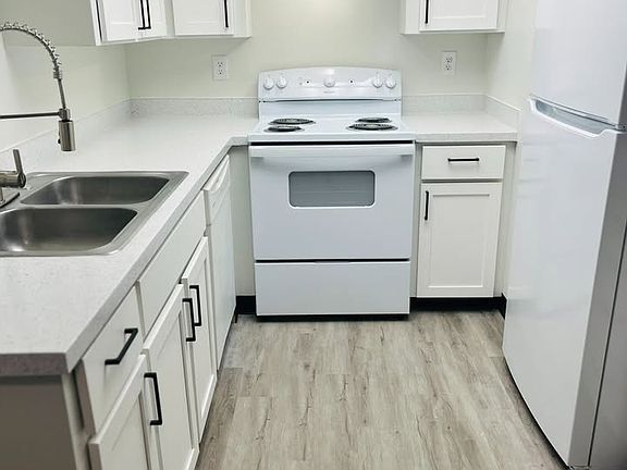2nd image of 2324 Hood Ave #10