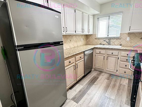 3rd image of 2495 Sycamore Glen Dr APT 2