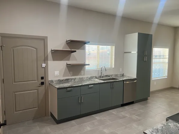 Contemporary 2 Bedroom Custom Casita 2 Blocks to UNM, 203 Girard Blvd SE #C, Albuquerque, NM 87106