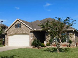 115 Crown Ridge Dr, Nederland, TX 77627