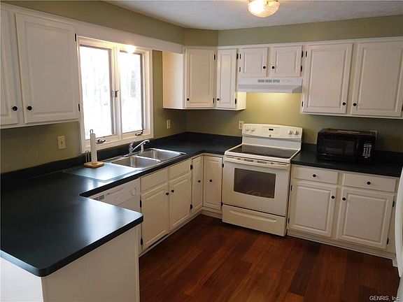 5th image of 27 Tearose Meadow Ln