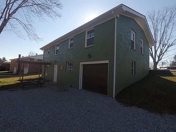 3rd image of 108 Skyline Dr
