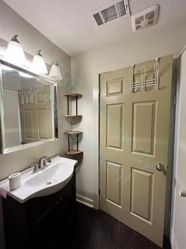 2 bed, 993 sqft, $1,200 — Photo 4