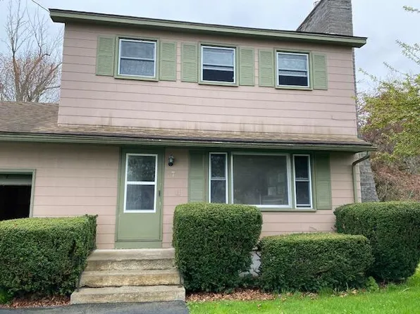 7 Brookview Dr, Plattsburgh, NY 12901