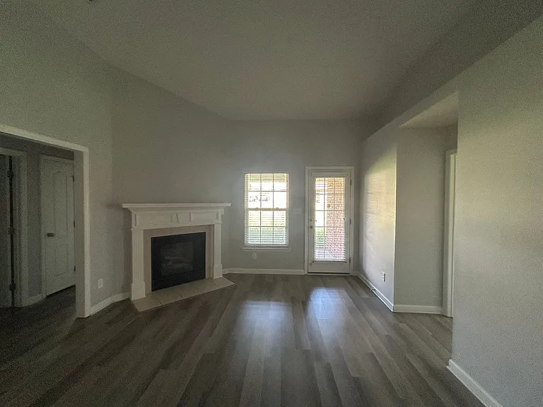 114 Amsterdam Pl — Photo 8