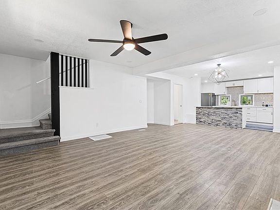 4th image of 3911 Chestnut Ave