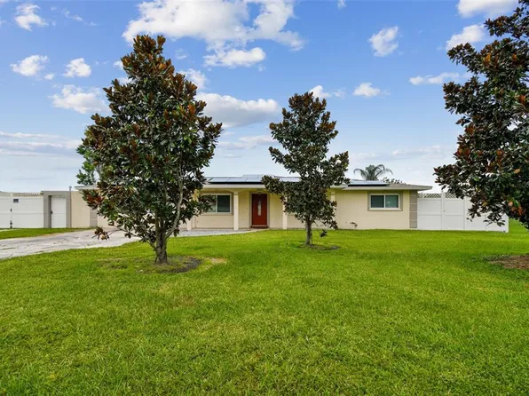 4704 37th St E, Bradenton, FL 34203