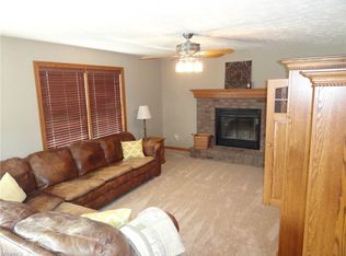 128 Aspenwood Dr, New Cumberland, WV 26047